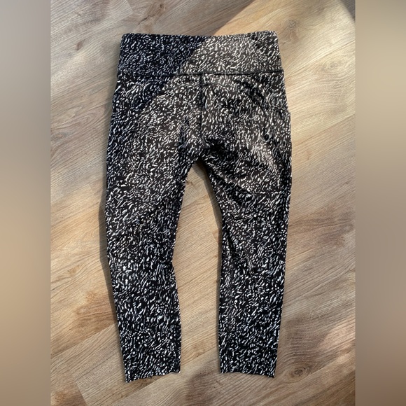 Lululemon Fast and Free High Rise Crop 23" in Speckle Trail Black Multi Size 10 - Picture 13 of 13